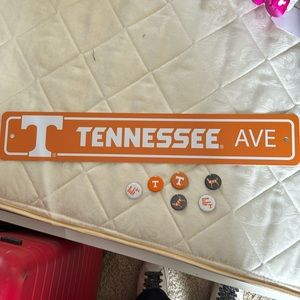 Tennessse Ave (University of Tennessee) sign and 6 pins